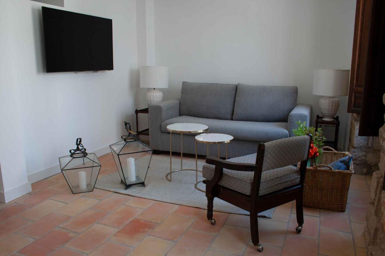 Apartamentos Tres Llaves Palacio De Vela De Los Cobos 乌贝达 外观 照片